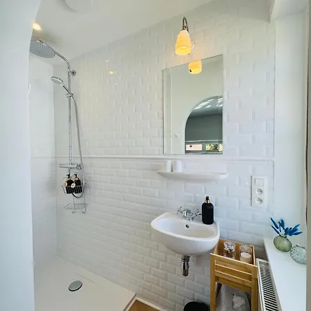 Stijlvolle Slaapkamers Met Privebadkamer In Concessiewijk, Op Steenworp Het * Де-Хаан
